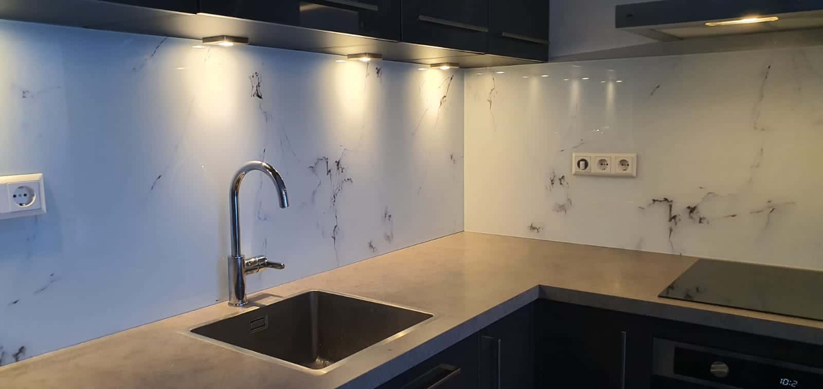 keuken achterwand glas met marmerprint