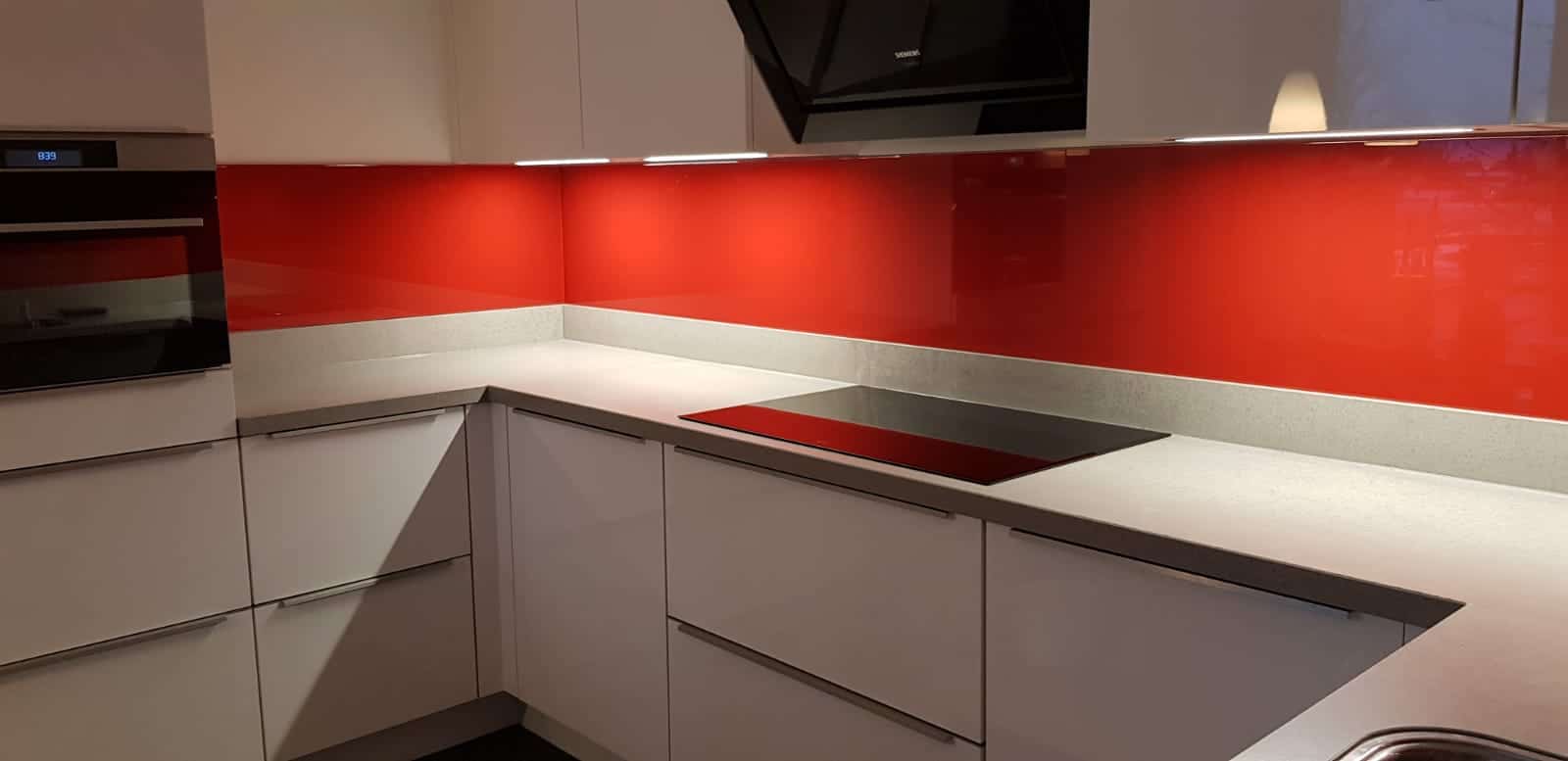 Keuken achterwand glas met rode print