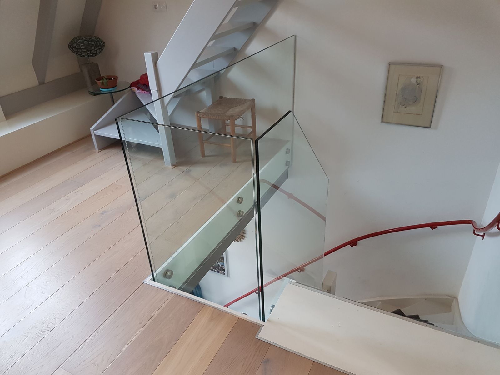 Balustrade glas langs trapopgang