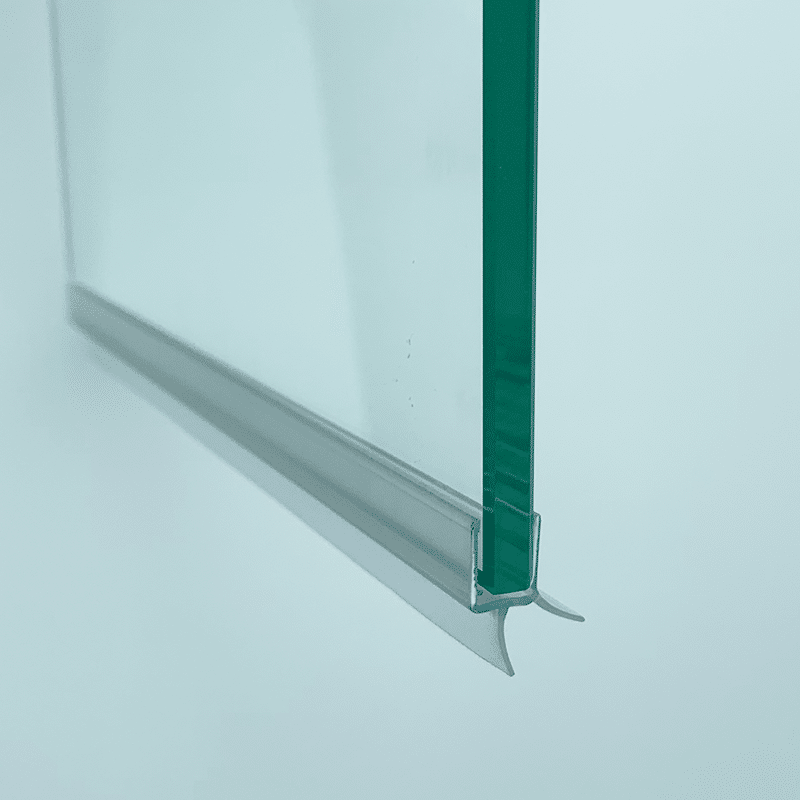 Closeup van een afdichtstrip voor onder een douchedeur